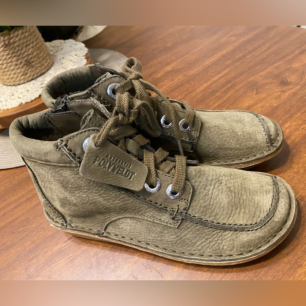 Clarks Funny Cedar Dark Olive leather  Nubuck woman’s size 7.5